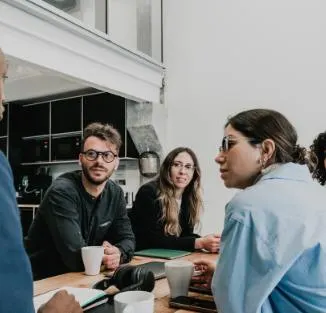 Reunión con un cliente en el despacho